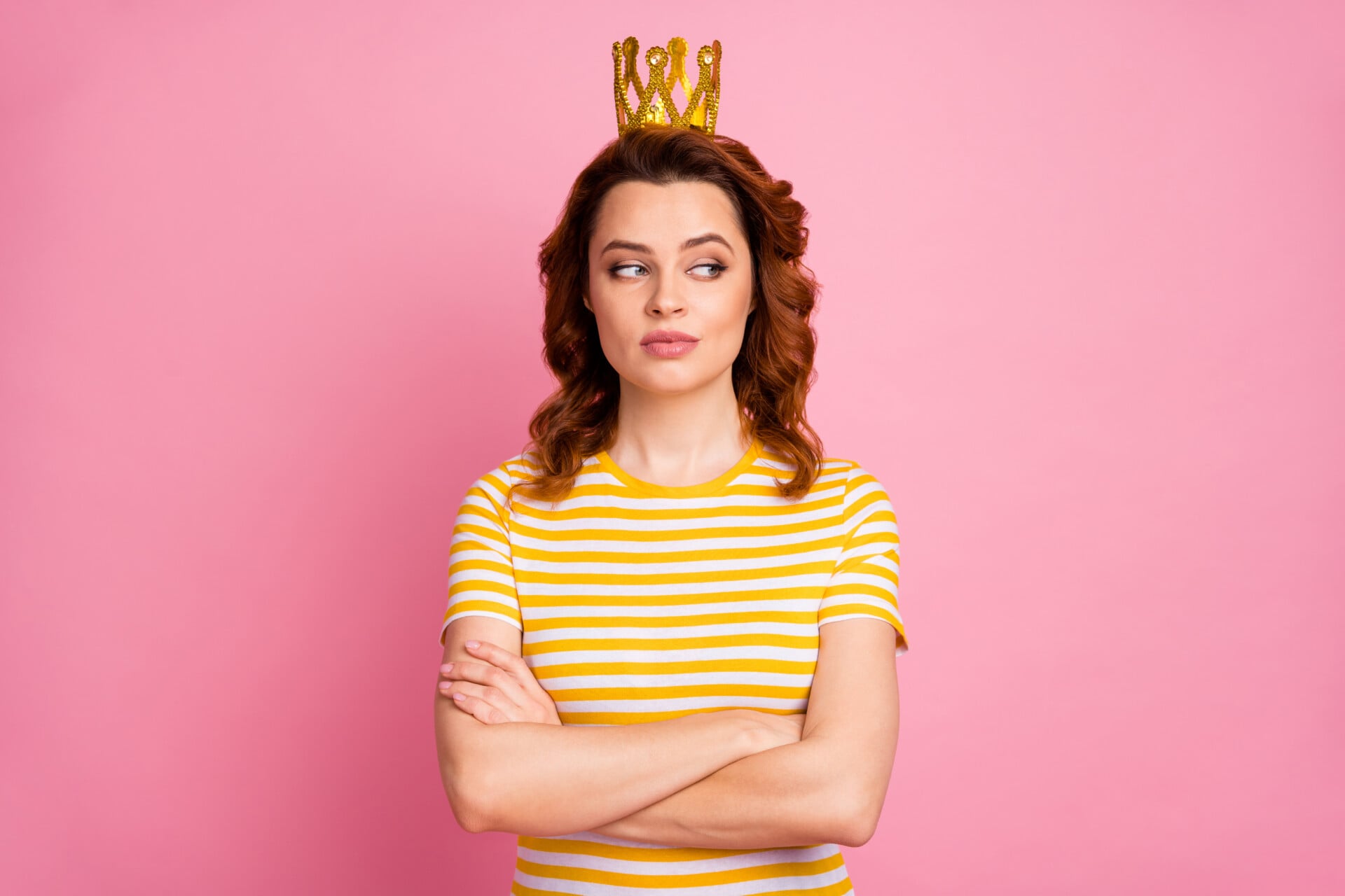 Narcissistic Relationshipsng attractive lovely pretty rich arrogant content wavy-haired girl folded arms wearing exclusive crown isolated over pink pastel color background narcissistic